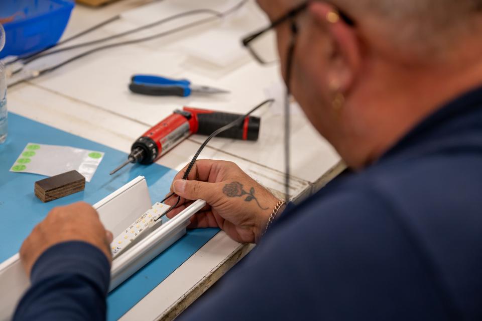 Medeweker productie aan het werk van De Betho
